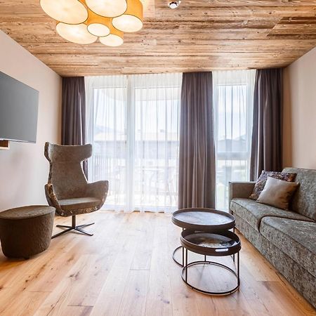 Zillertal Suites Fuegen By Alps Resorts 外观 照片